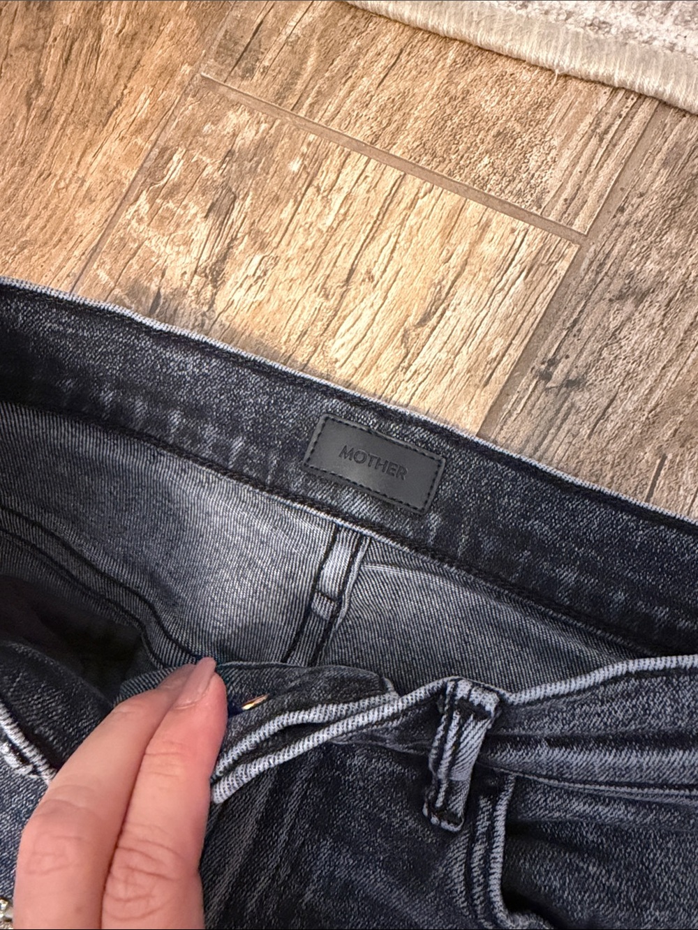 Mother Jeans High Waisted Rascal Ankle Snippet Frayed Jeans size 25 Train Stops - Picture 2 of 6